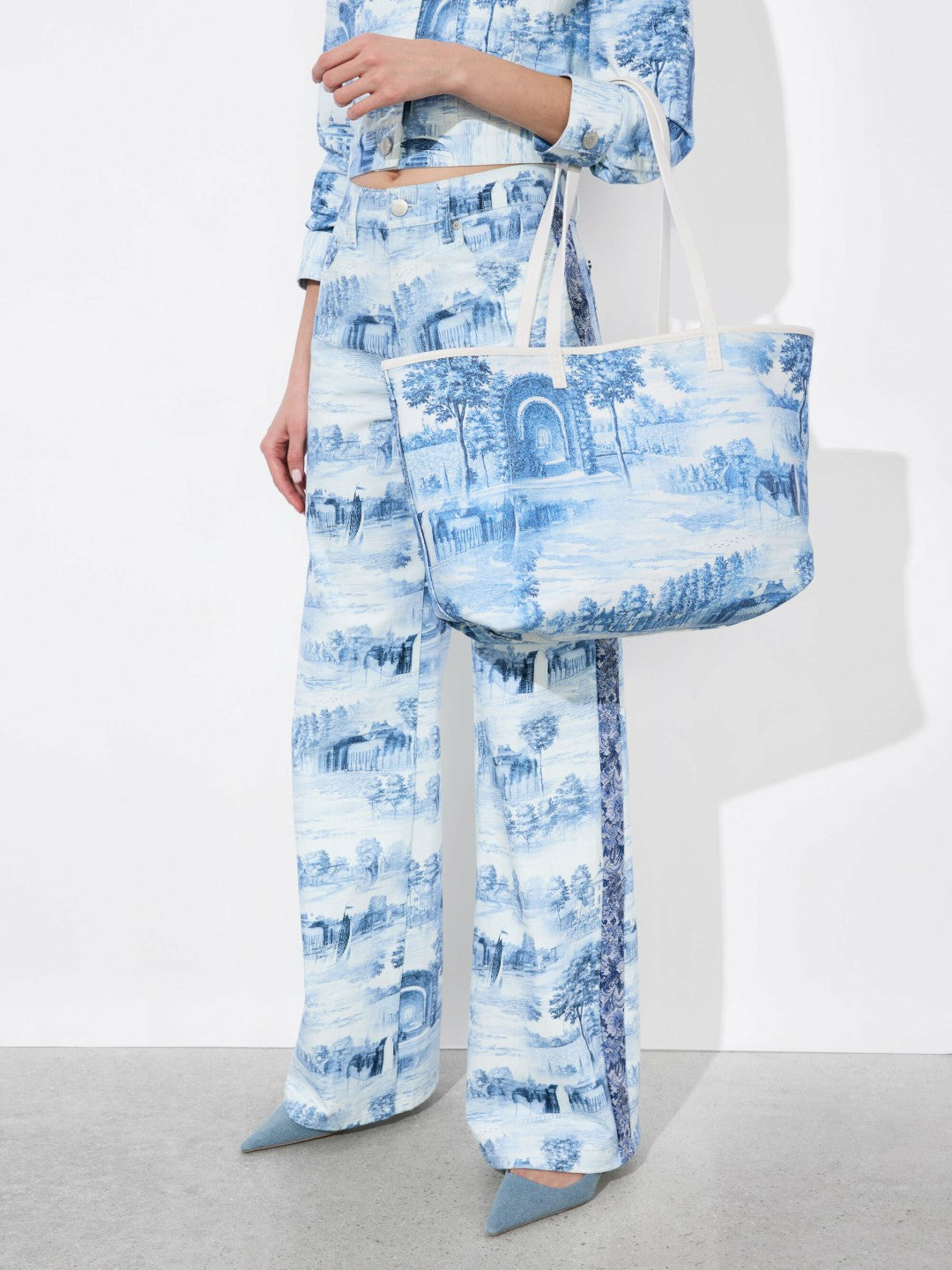 Blaire Reversible Tote In Chateau - Alice + Olivia Women