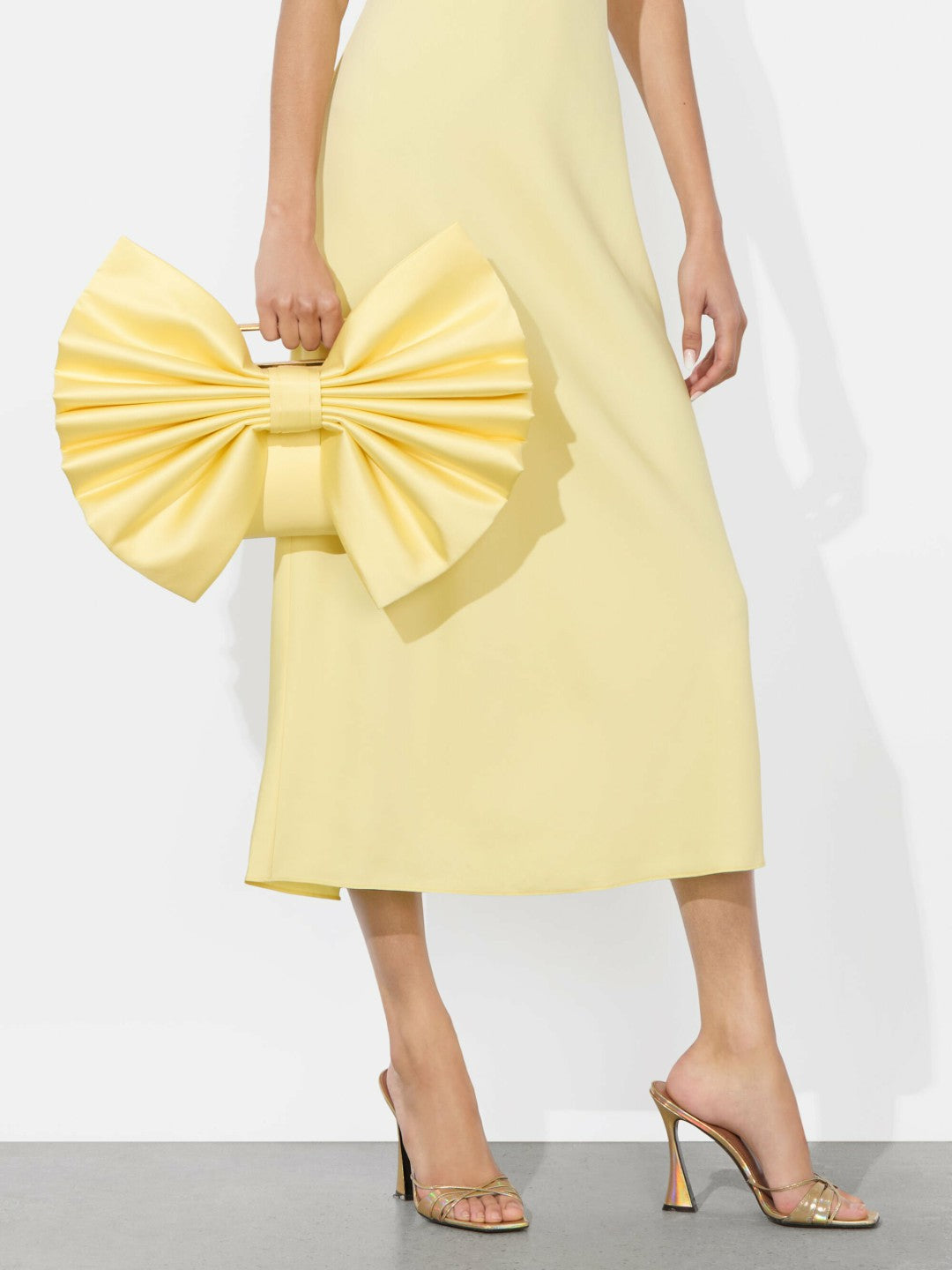 Semira Bow Bag In Butter - Alice + Olivia Women