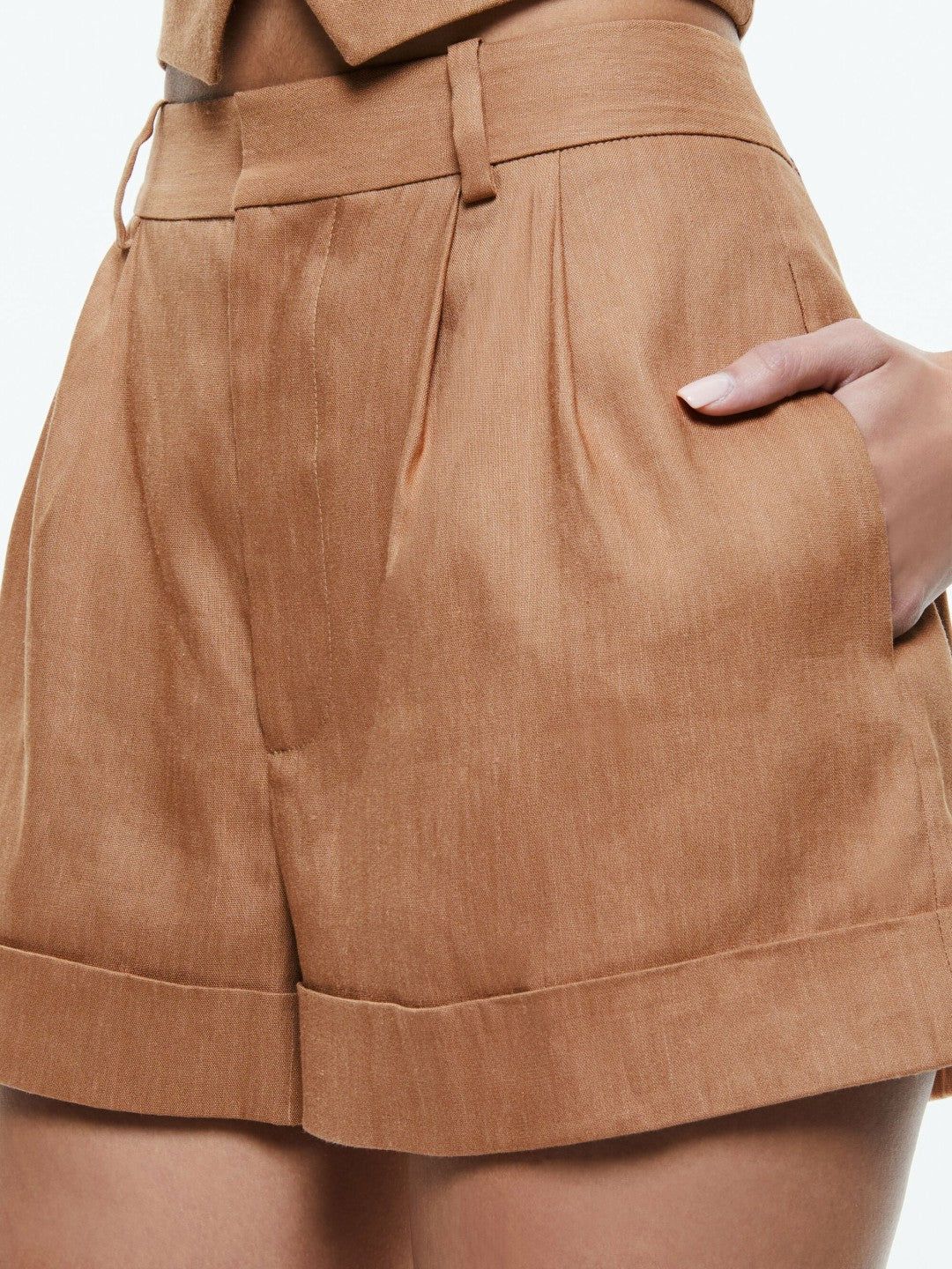 Conry Linen Pleated Cuff Short In Tan - Alice + Olivia Women