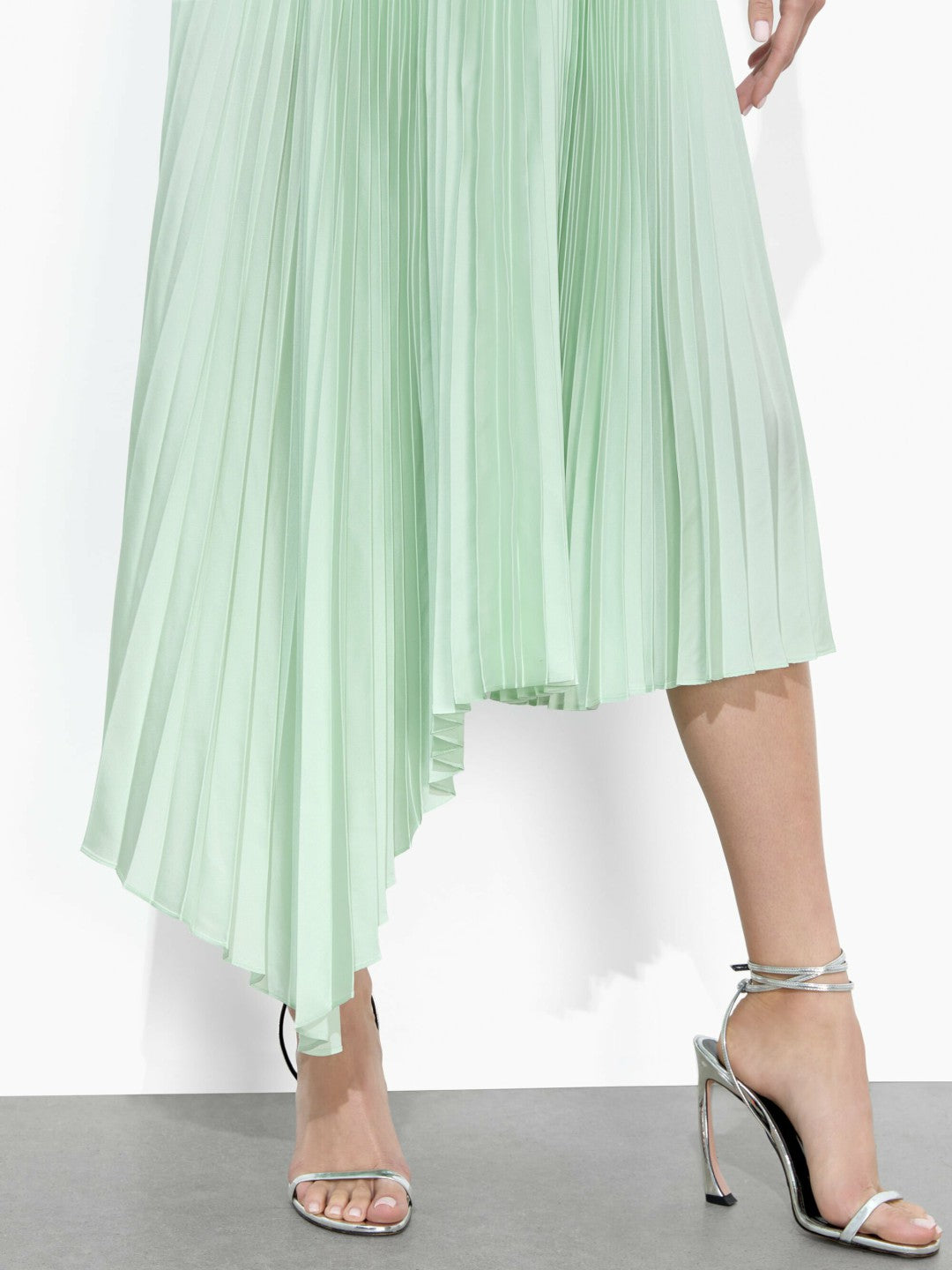 Jenara Pleated Midi Skirt In Sea Spray - Alice + Olivia Women