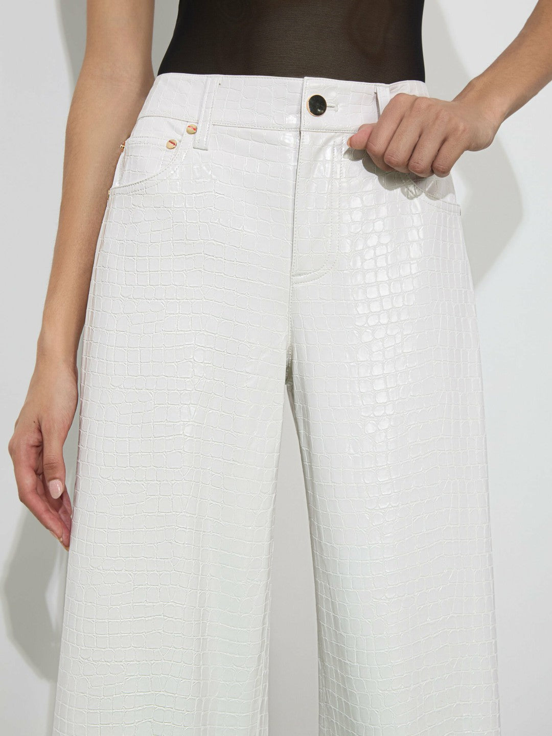 Trish Vegan Croc Pant In Off White - Alice + Olivia Women