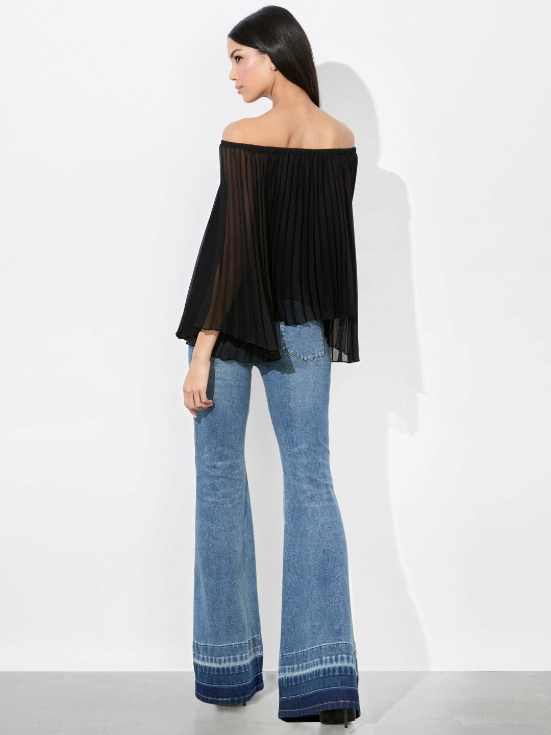 Aundrea Off The Shoulder Blouse In Black - Alice + Olivia Women