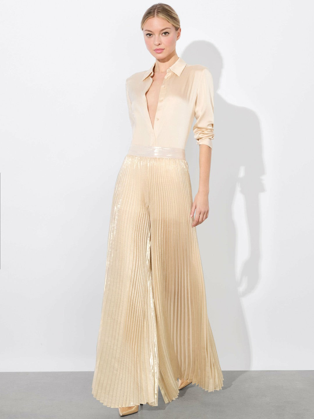 Rosalie Pleated Pant In Champagne/gold - Alice + Olivia Women