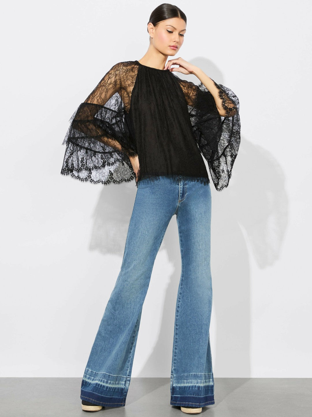 Delia Ruffled Tunic Top In Black - Alice + Olivia Women