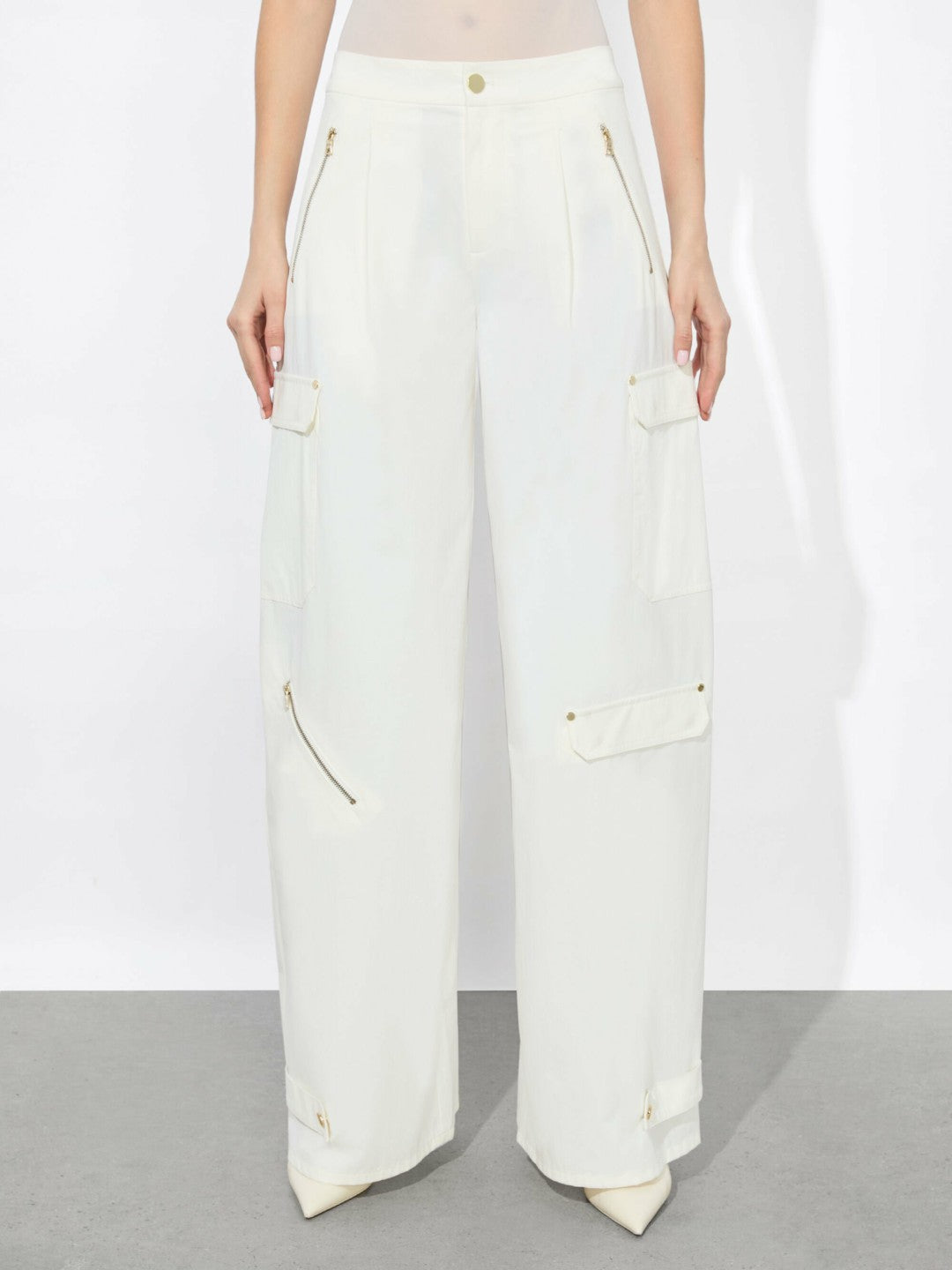 Milo Cargo Pant In Off White - Alice + Olivia Women