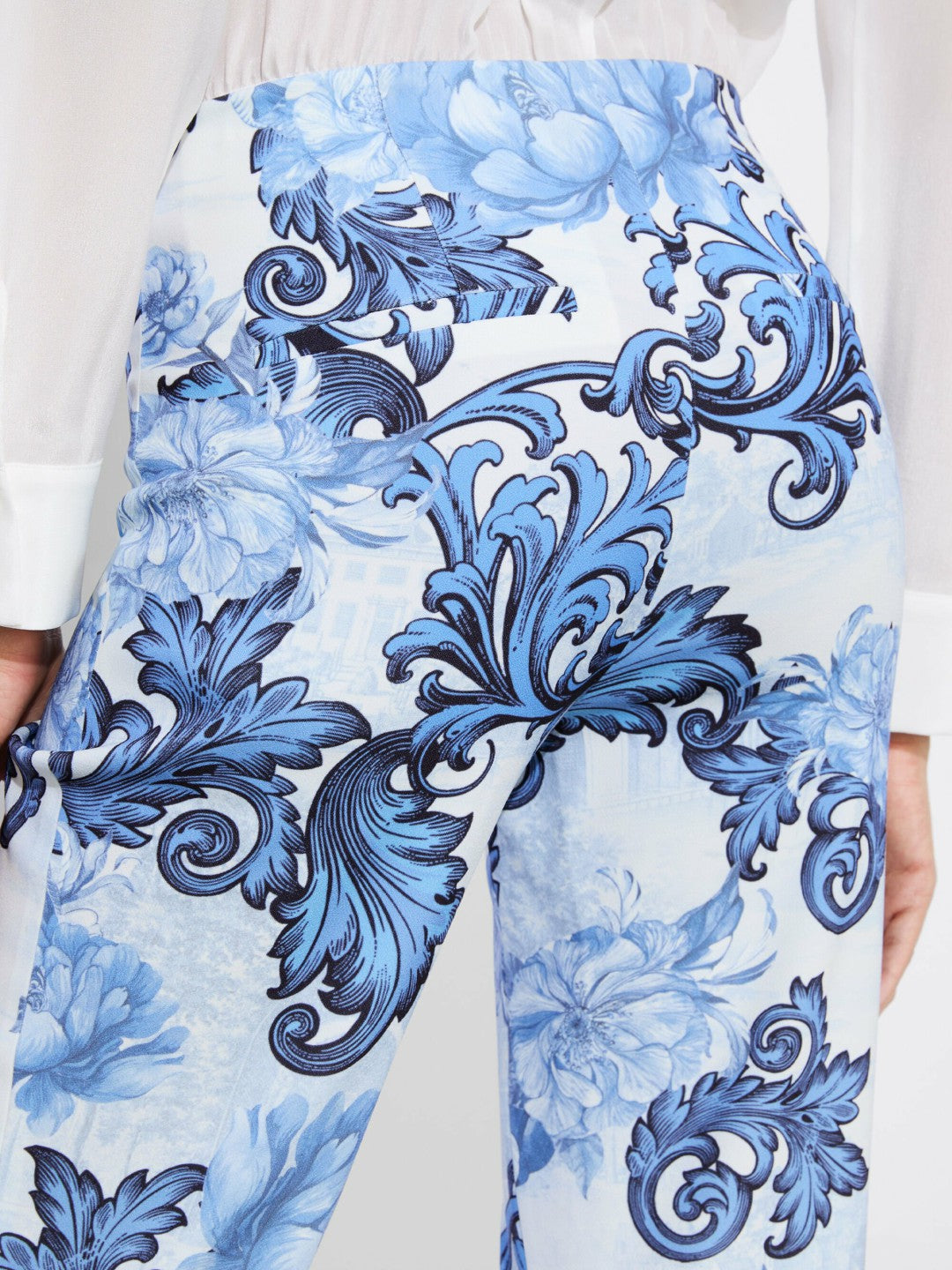 Teeny Bootcut Pant In Scroll Symphony - Alice + Olivia Women