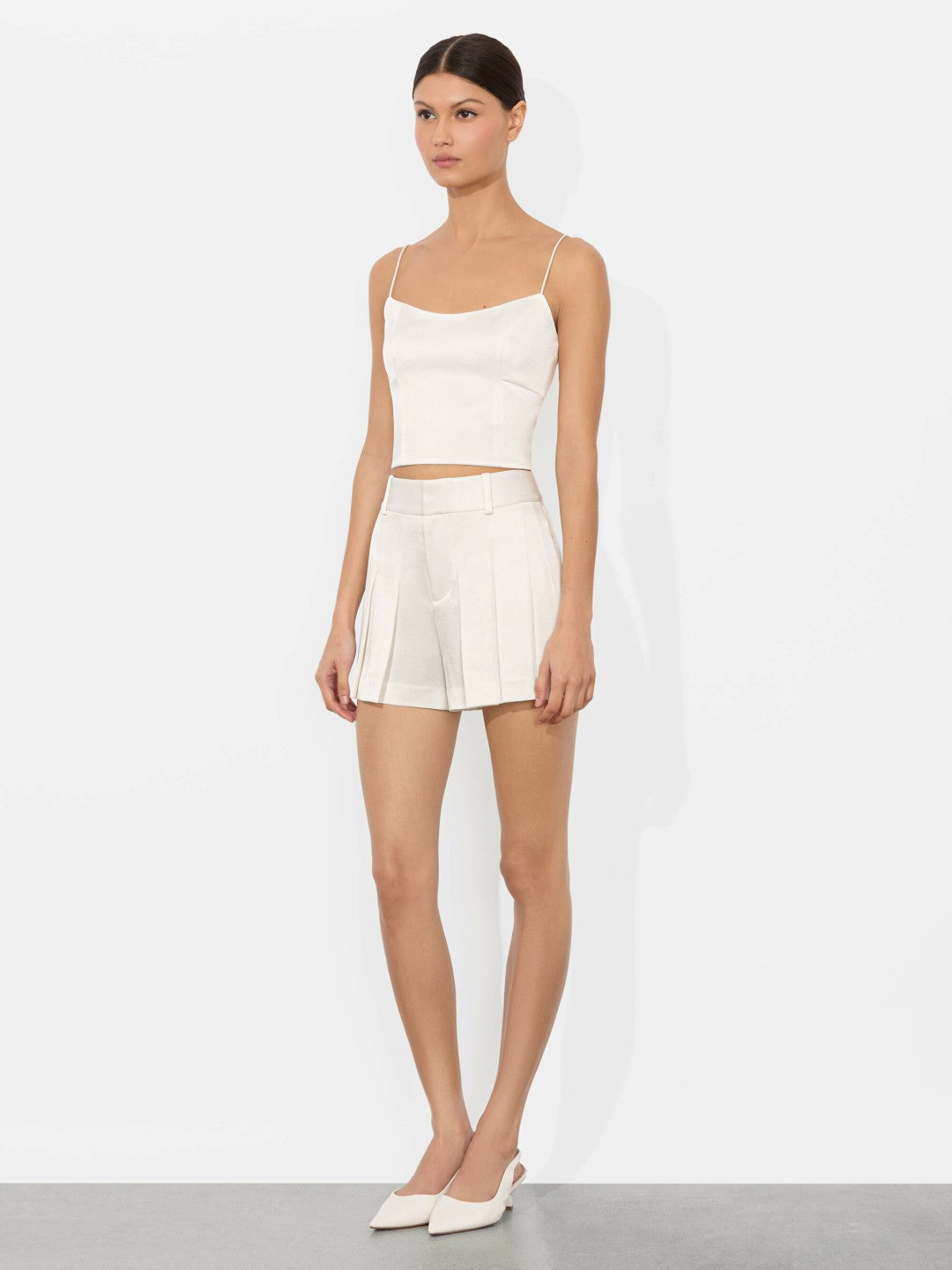 Simon Pleated Short In Off White - Alice + Olivia Women