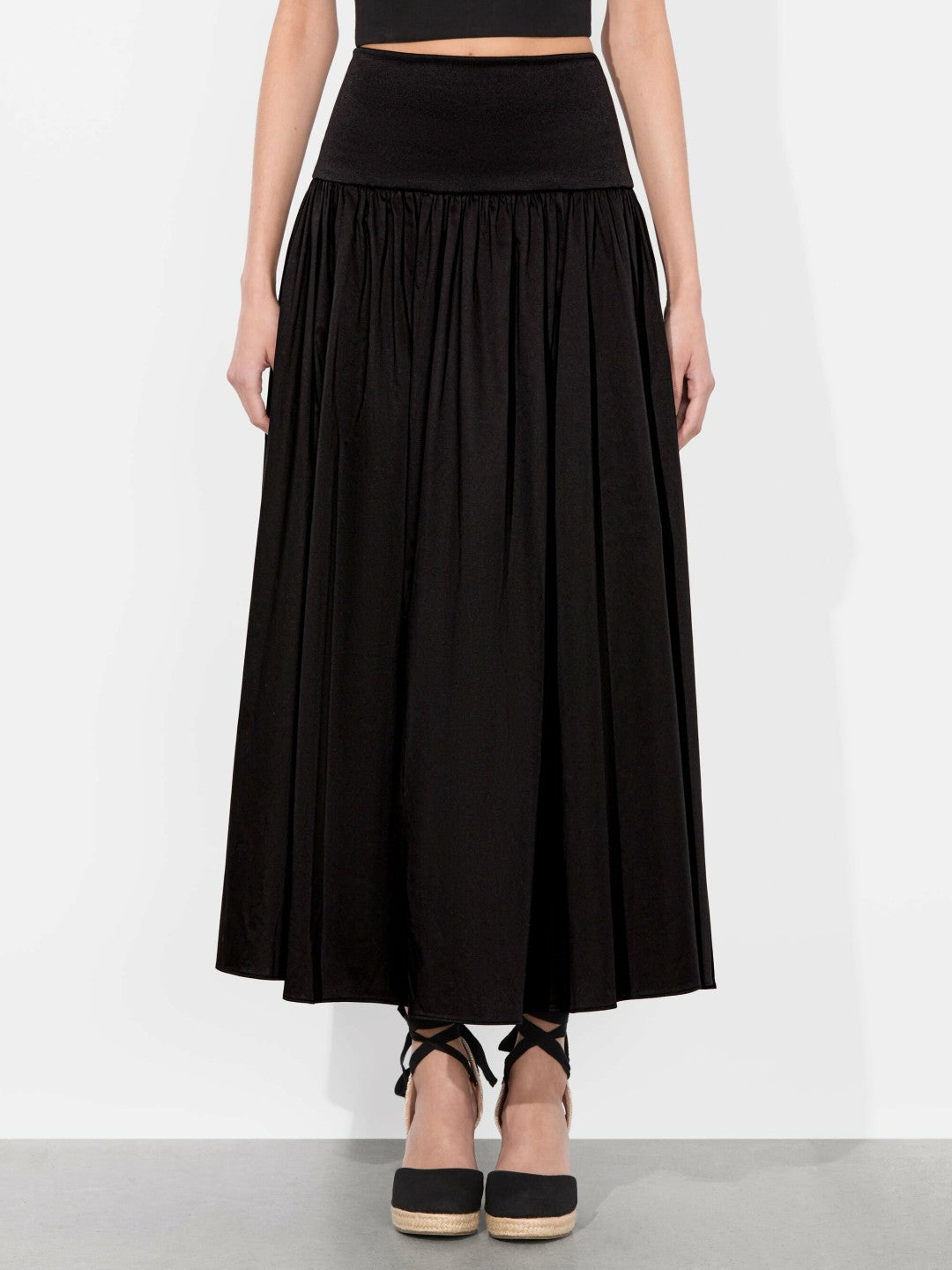 Oriana Drop Waist Midi Skirt In Black - Alice + Olivia Women