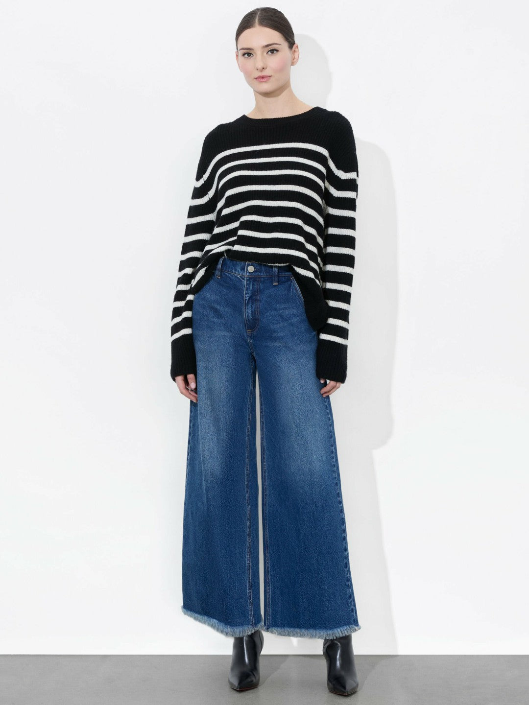 Emory Cropped Jean In Lola Blue - Alice + Olivia Women