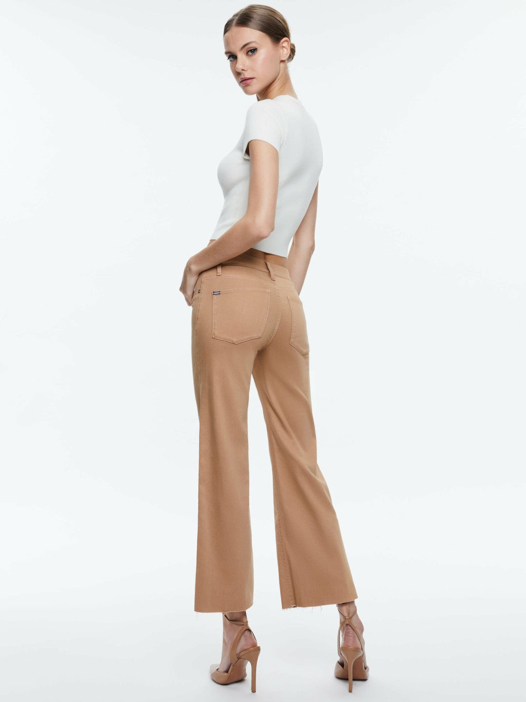 Roxie Low Rise Straight Flare Cropped Jean In Camel - Alice + Olivia Women