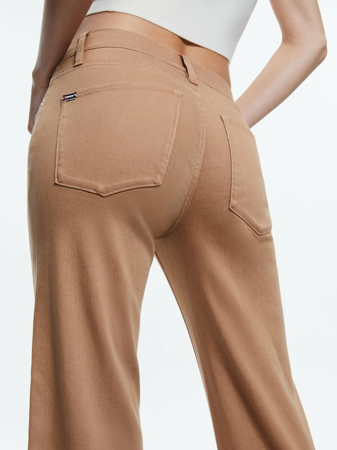 Roxie Low Rise Straight Flare Cropped Jean In Camel - Alice + Olivia Women