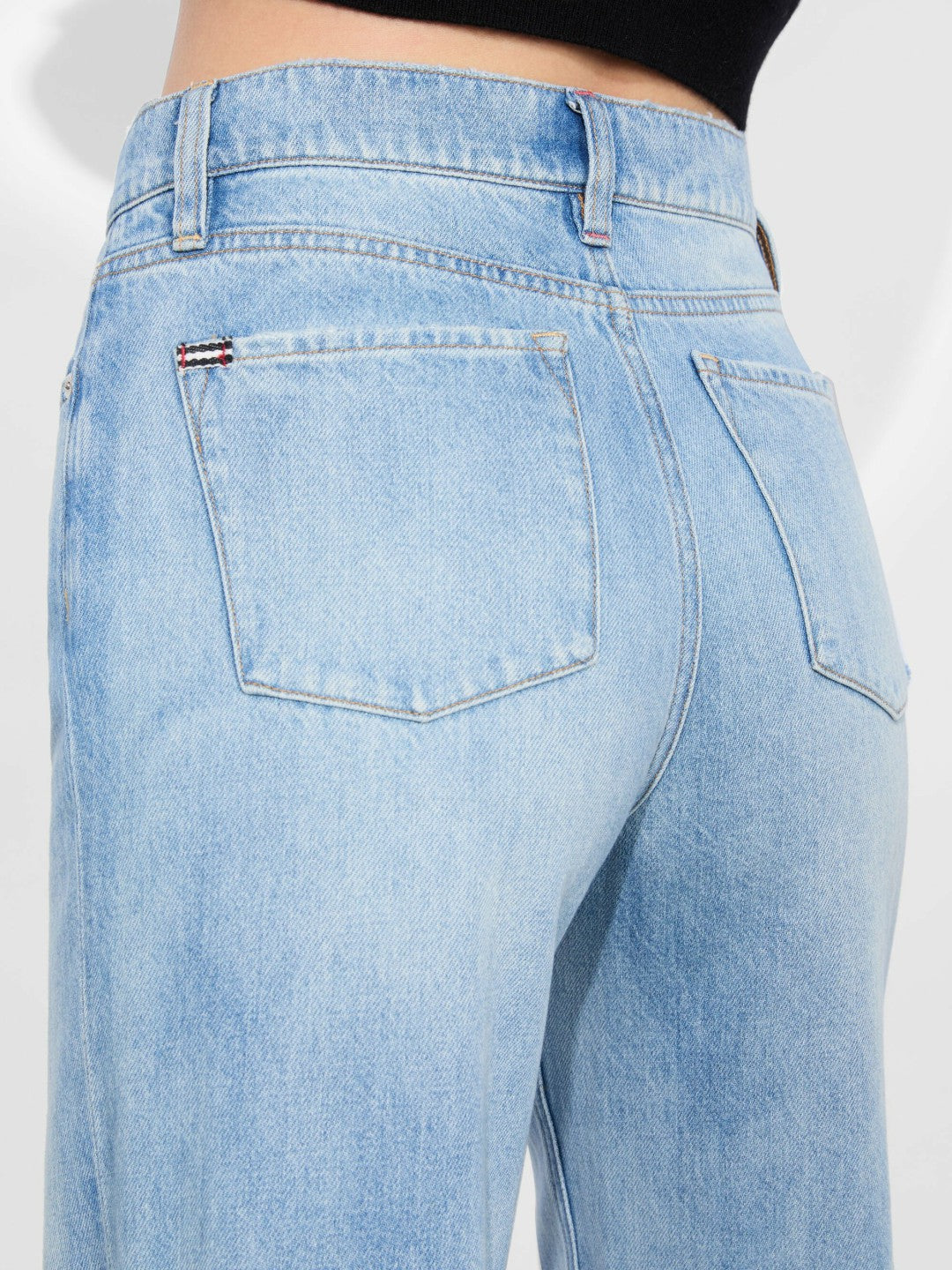 Weezy Slit Jean In Gemma Light Blue - Alice + Olivia Women