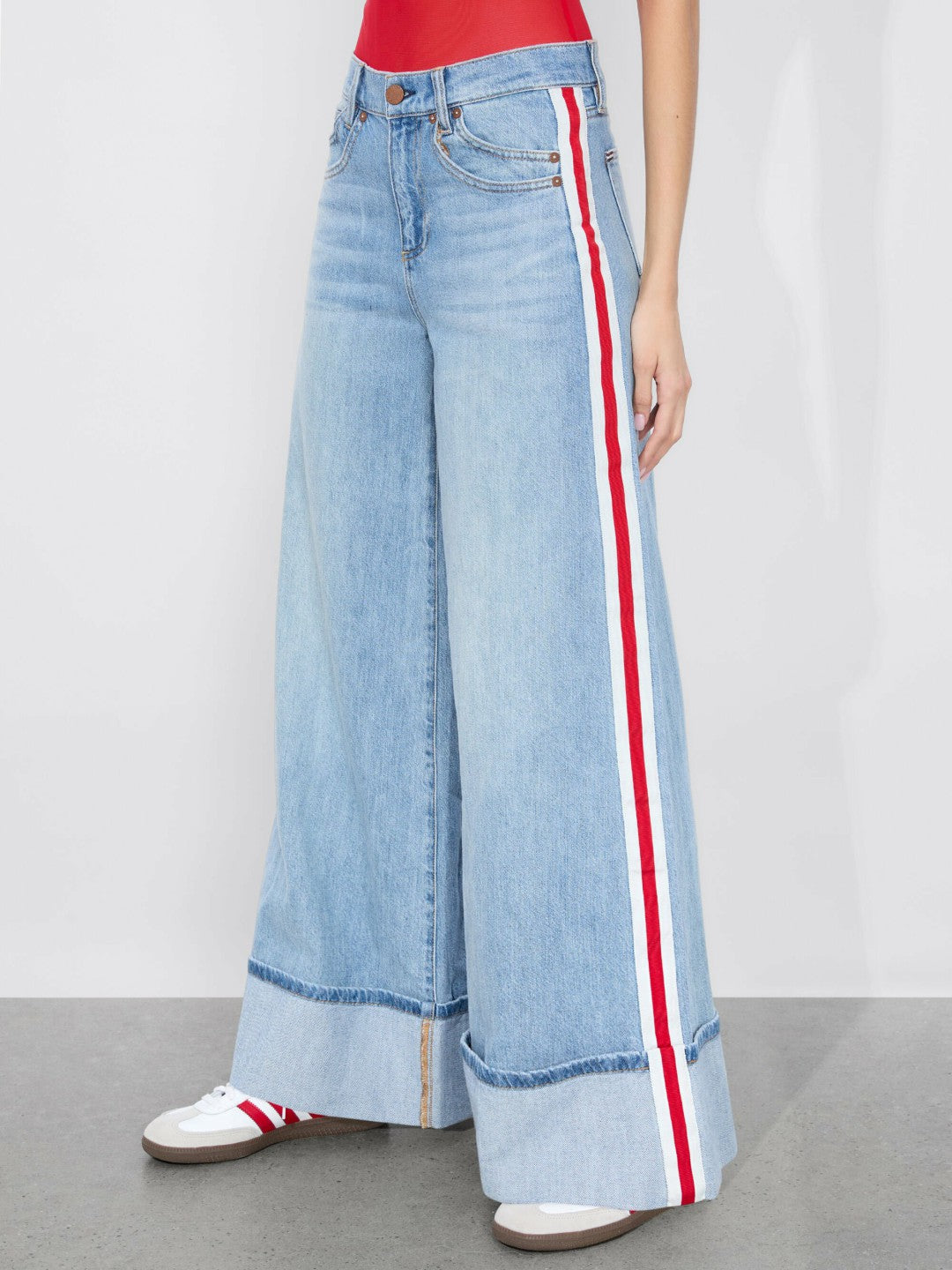 Wallie Cuff Jean In Gemma Light Blue - Alice + Olivia Women