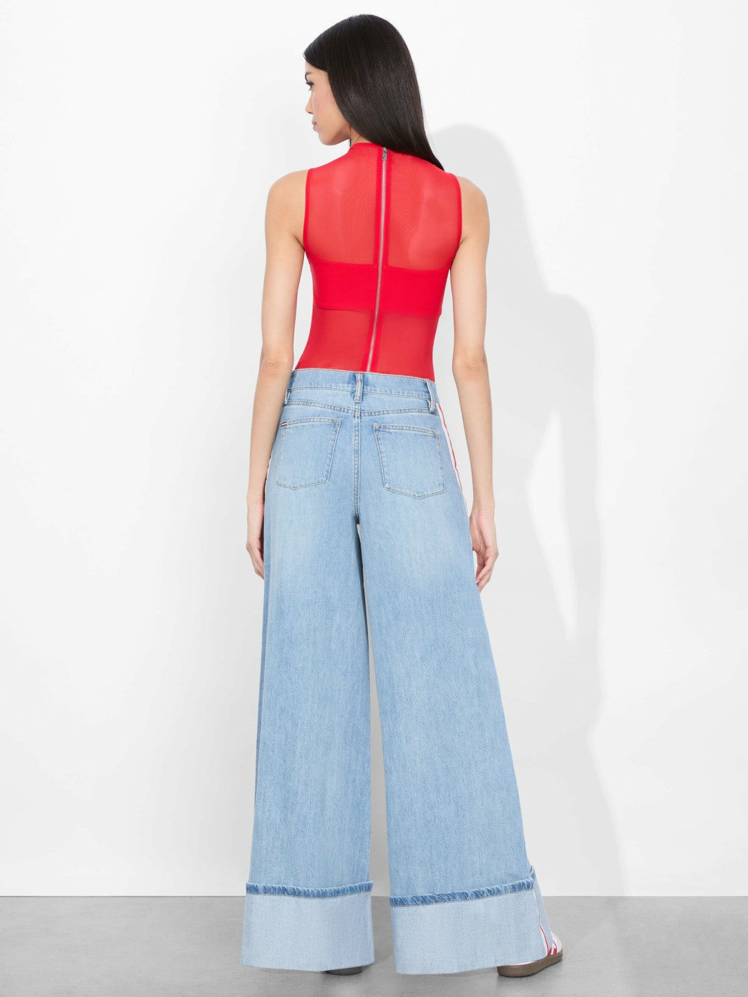 Wallie Cuff Jean In Gemma Light Blue - Alice + Olivia Women