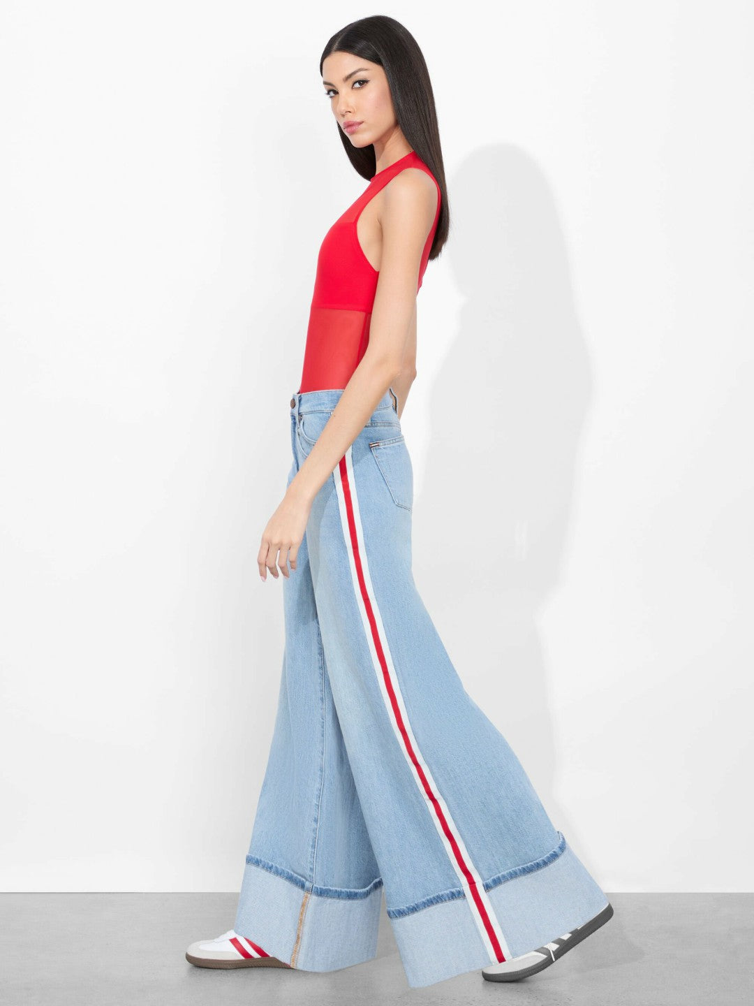 Wallie Cuff Jean In Gemma Light Blue - Alice + Olivia Women