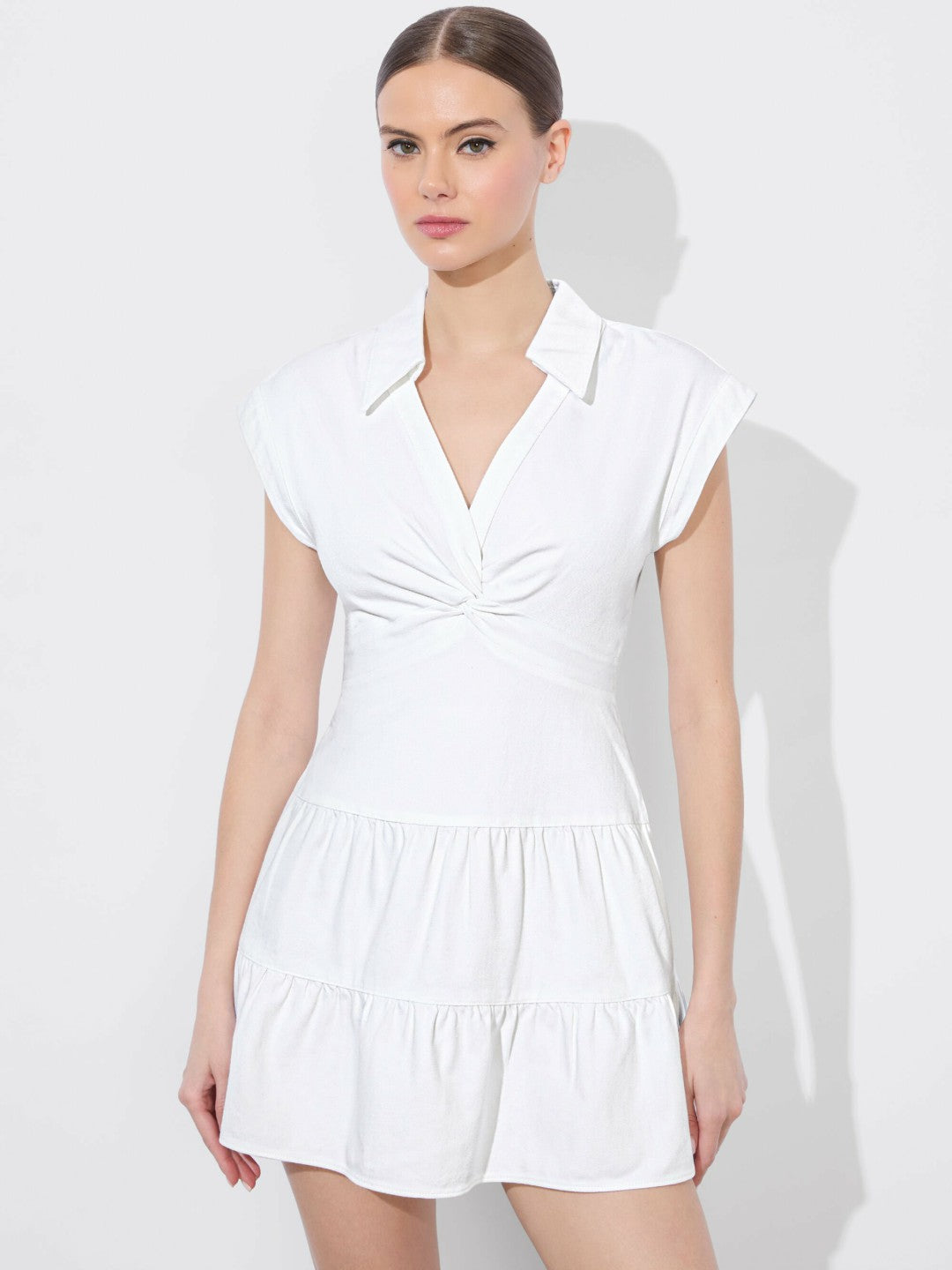 Mila Denim Dress In White - Alice + Olivia Women