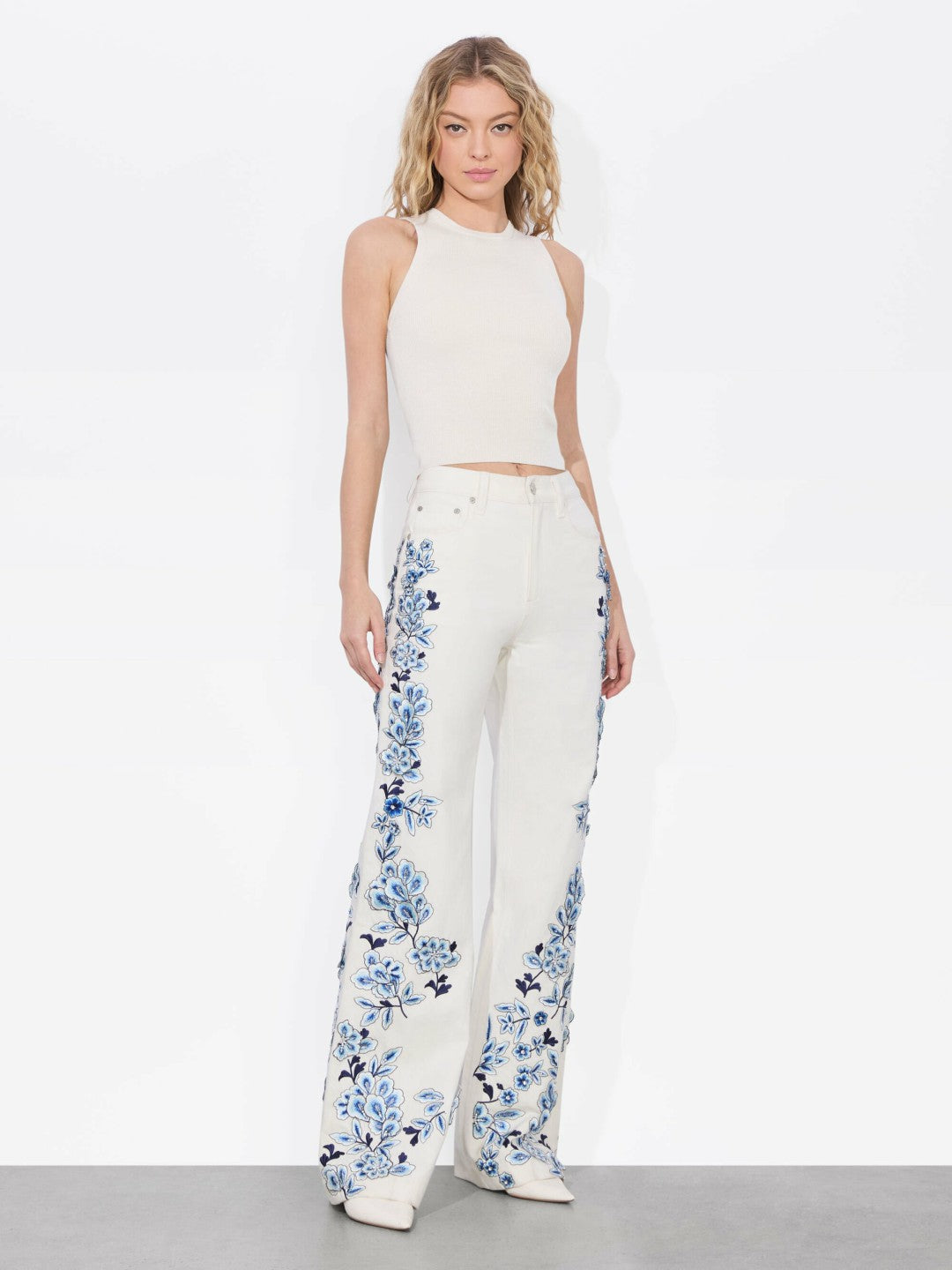 Weezy Embroidered Jean In Off White - Alice + Olivia Women