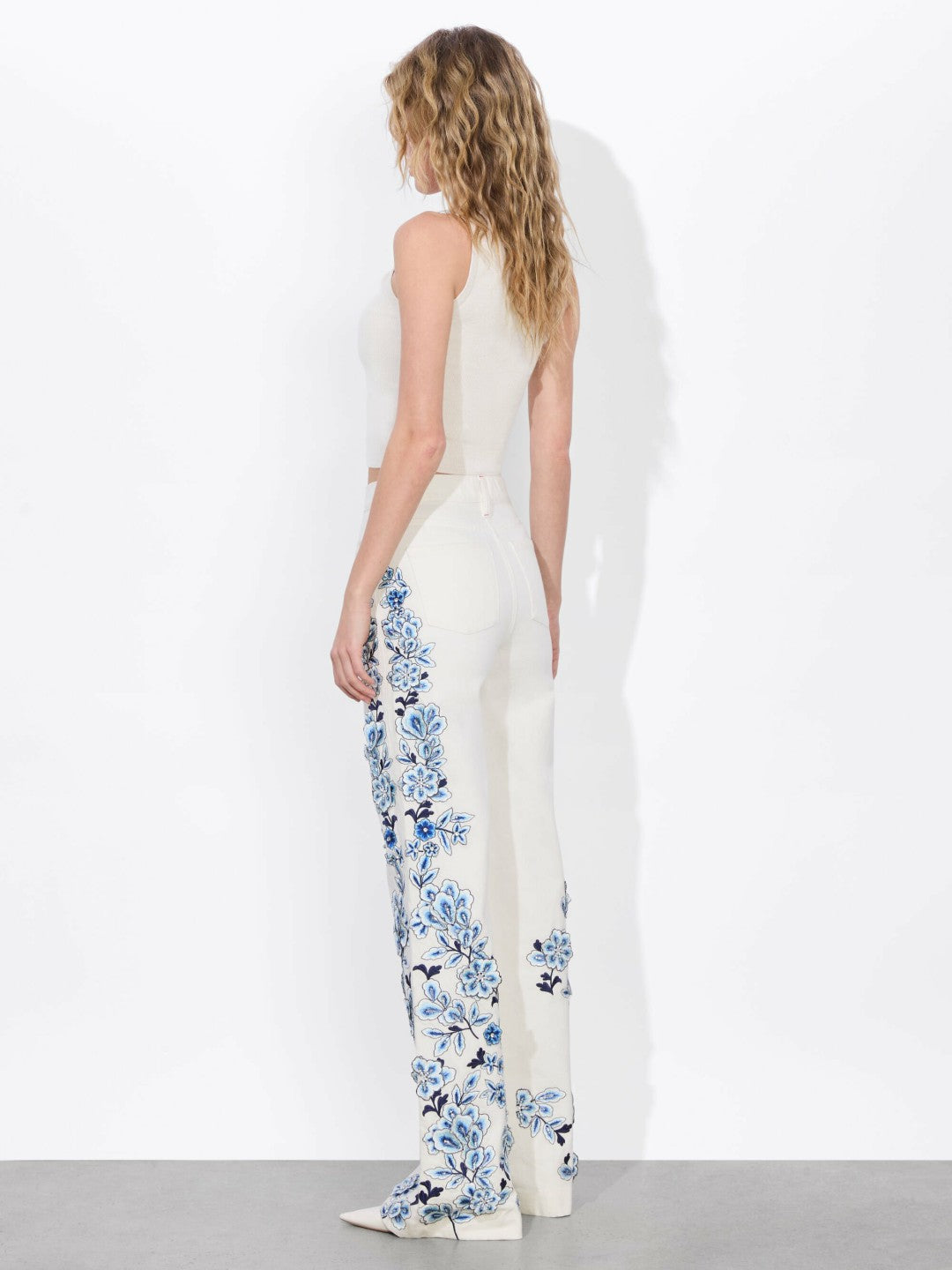 Weezy Embroidered Jean In Off White - Alice + Olivia Women