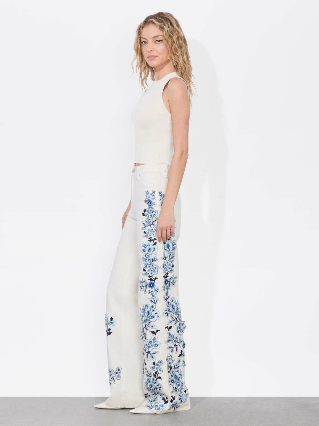 Weezy Embroidered Jean In Off White - Alice + Olivia Women