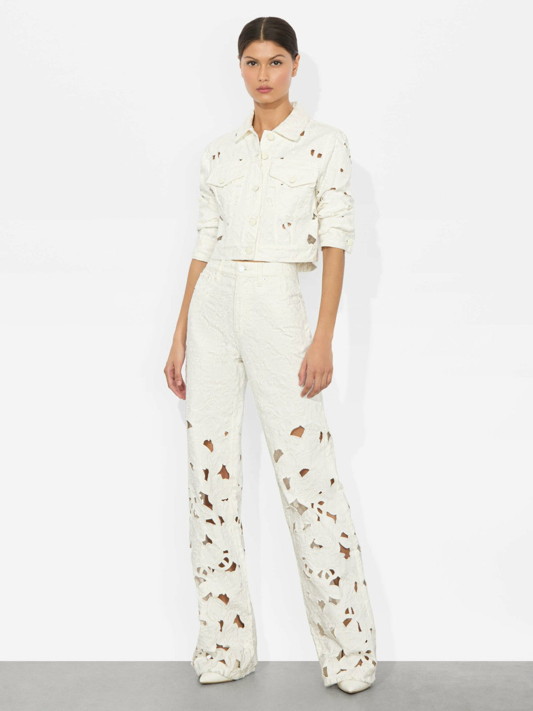 Weezy Eyelet Jean In Off White - Alice + Olivia Women
