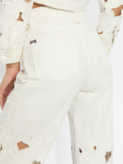 Weezy Eyelet Jean In Off White - Alice + Olivia Women