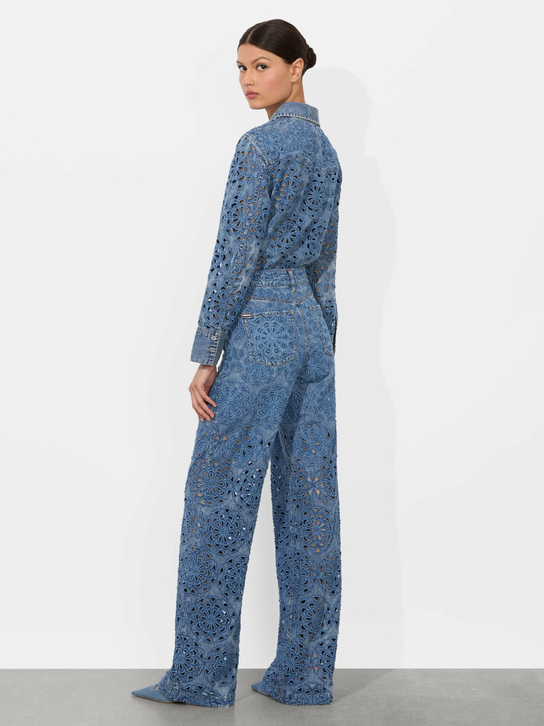 Weezy Lasercut Jean In Avery Blue - Alice + Olivia Women