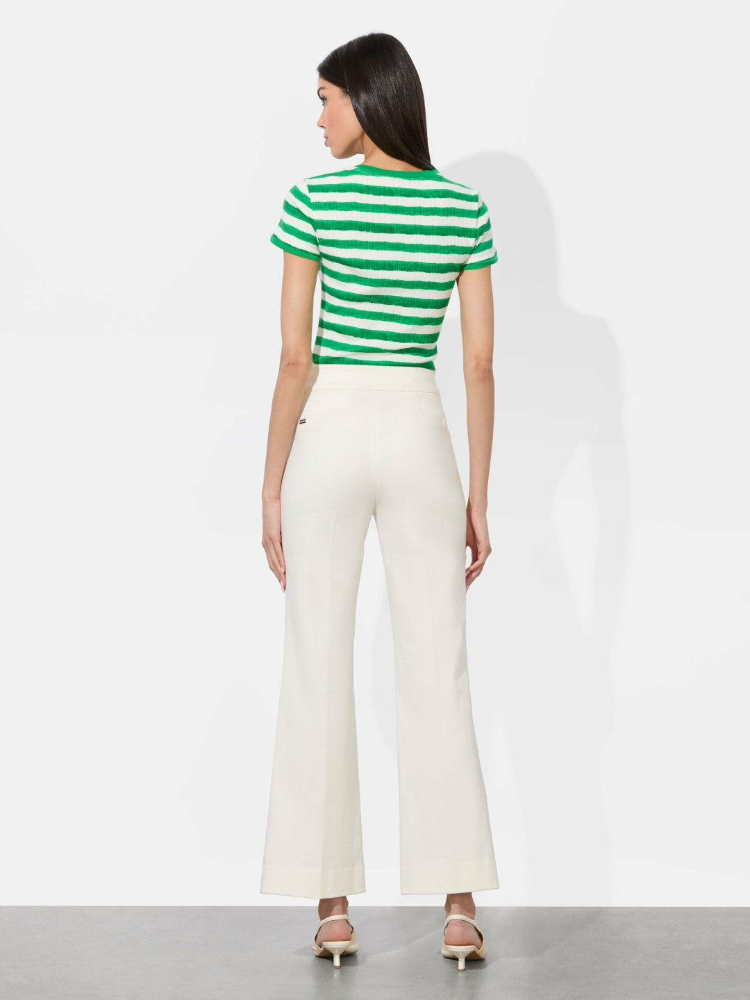 Quinn Kick Flare Jean In Off White - Alice + Olivia Women