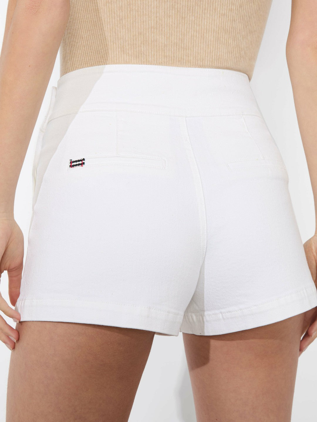 Donald Jean Short In White - Alice + Olivia Women