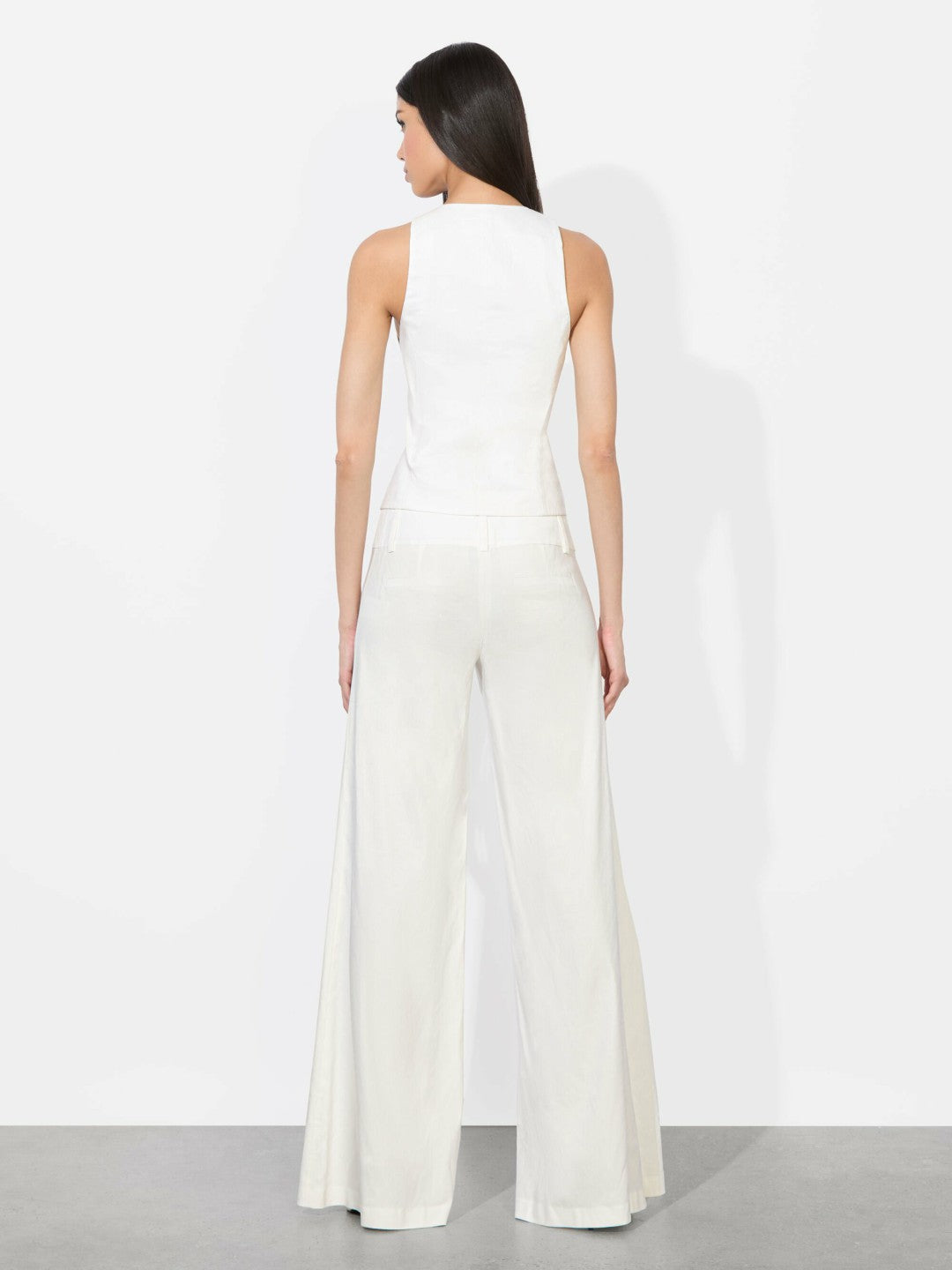 Mazie Linen Vest In Off White - Alice + Olivia Women