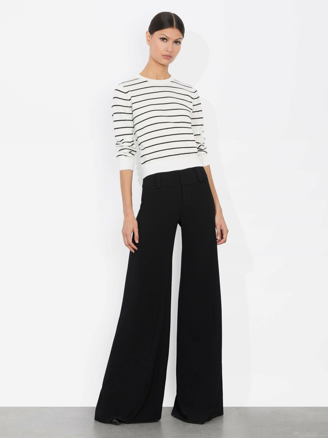 Carolann Shrunken Pullover In Soft White/black - Alice + Olivia Women