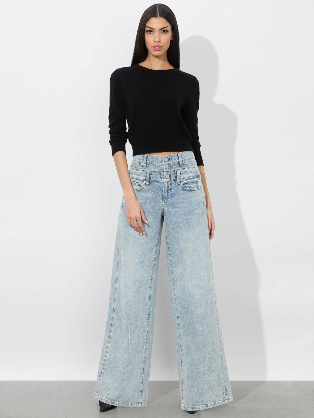 Carolann Cashmere Shrunken Pullover In Black - Alice + Olivia Women