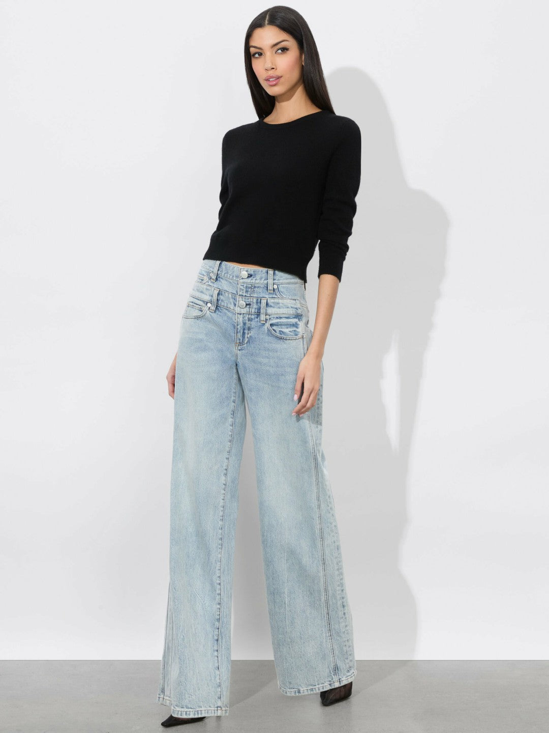Carolann Cashmere Shrunken Pullover In Black - Alice + Olivia Women