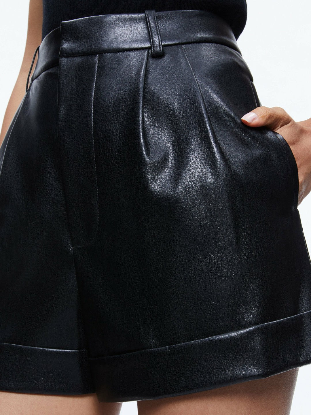 Conry Vegan Short In Black - Alice + Olivia Women
