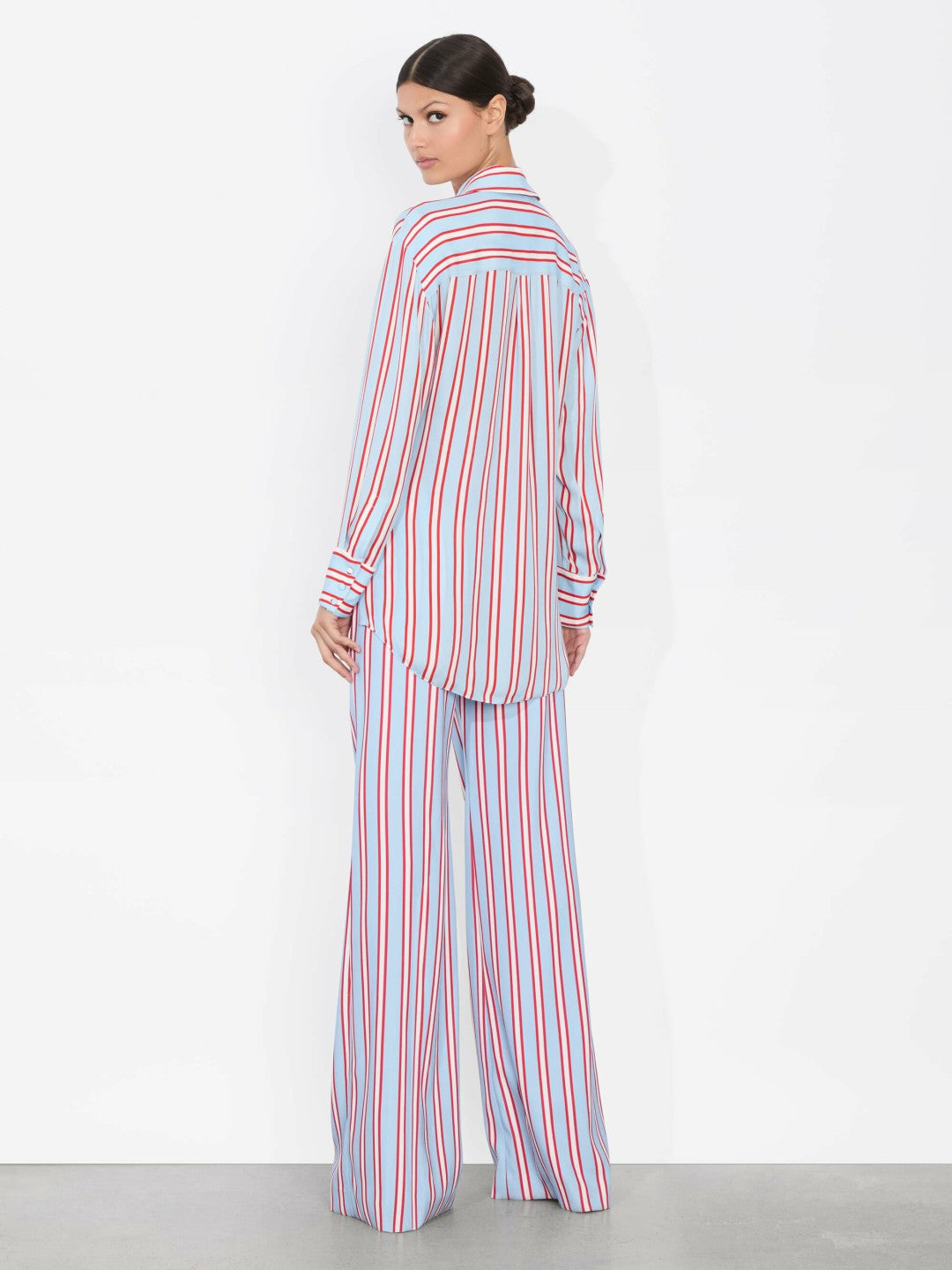 Dimitra Oversized Button Down In Teakwood Stripe Mineral Blue/b - Alice + Olivia Women