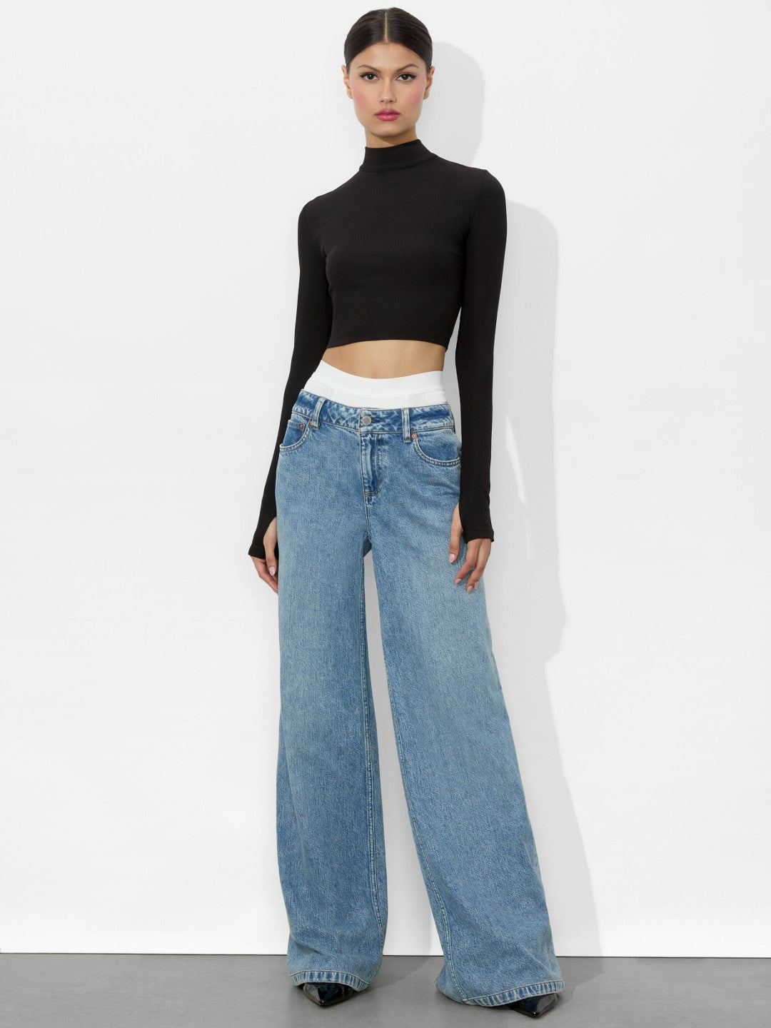 Delaina Reversible Top In Black - Alice + Olivia Women