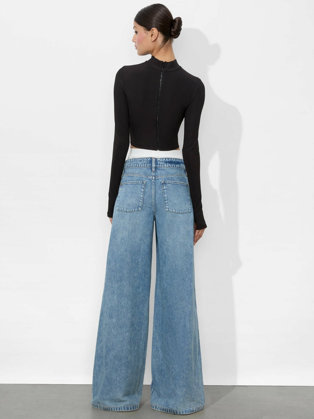 Delaina Reversible Top In Black - Alice + Olivia Women
